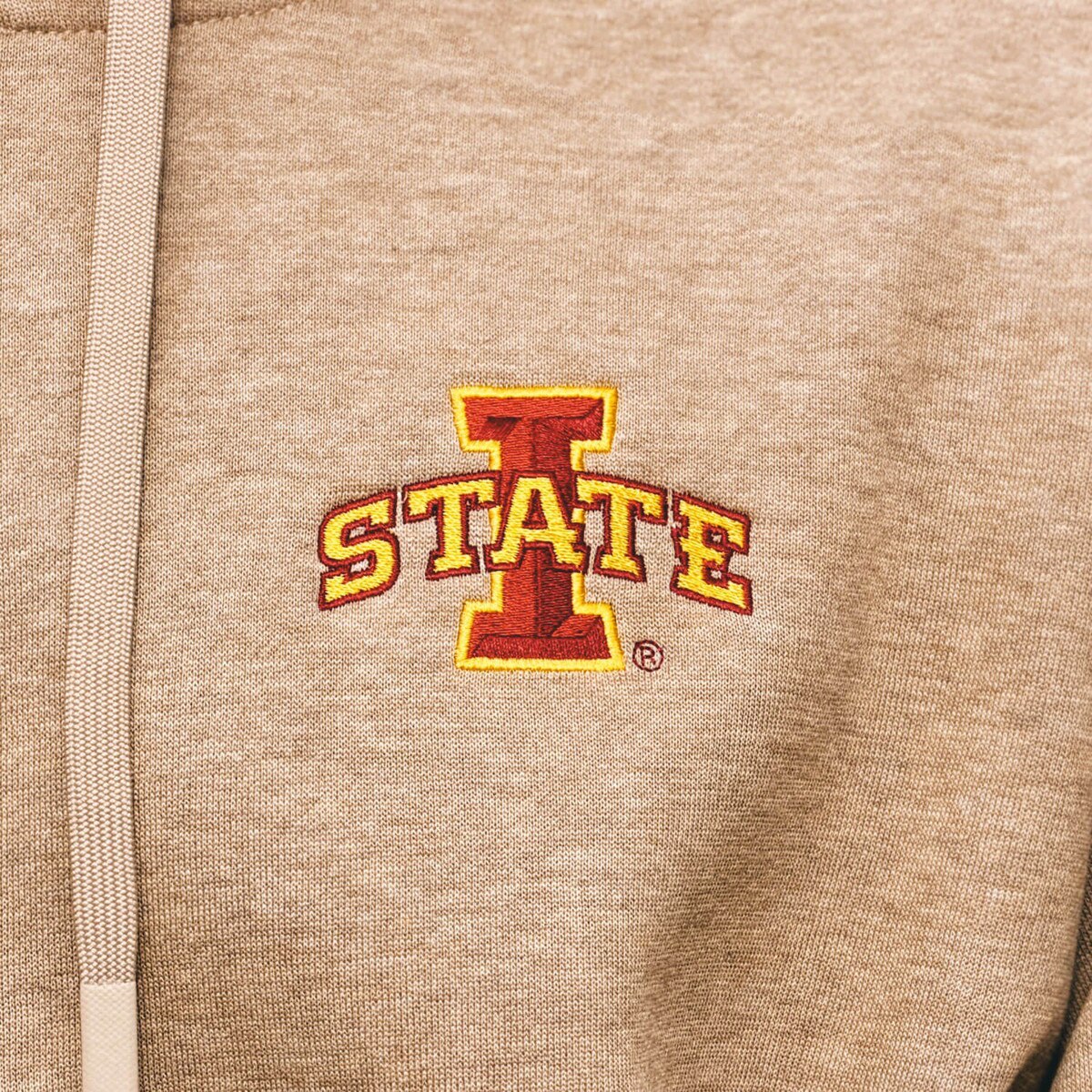 Ariat I-State Oatmeal Hood design close up